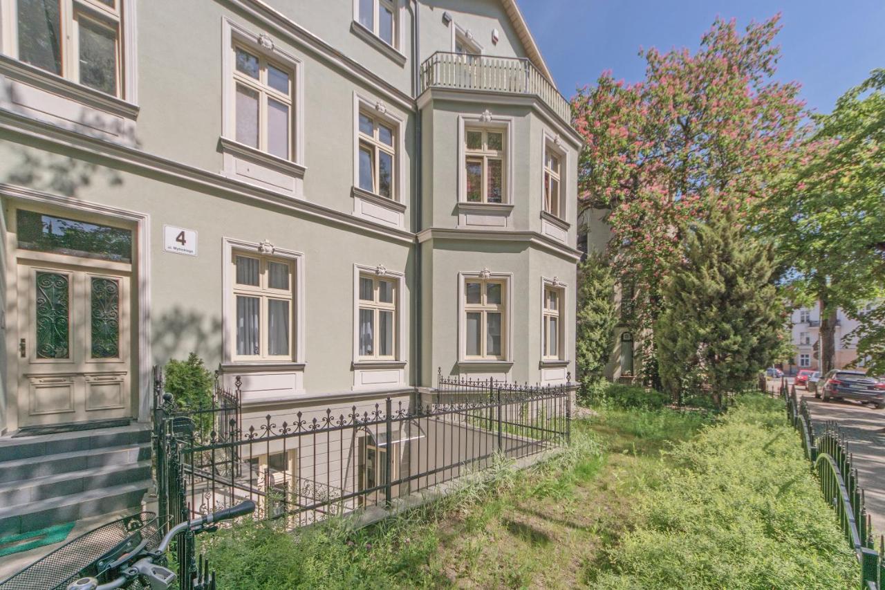 Studio Four - Prywatne Wejscie I Taras W Centrum Sopotu Luaran gambar